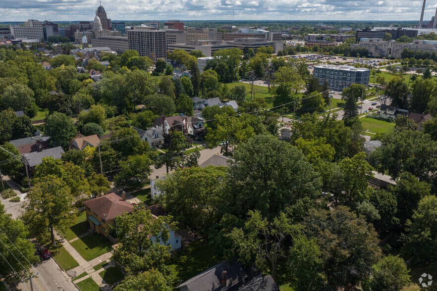 More Photos Of 321 N Butler Blvd, Lansing Apartments For Sale