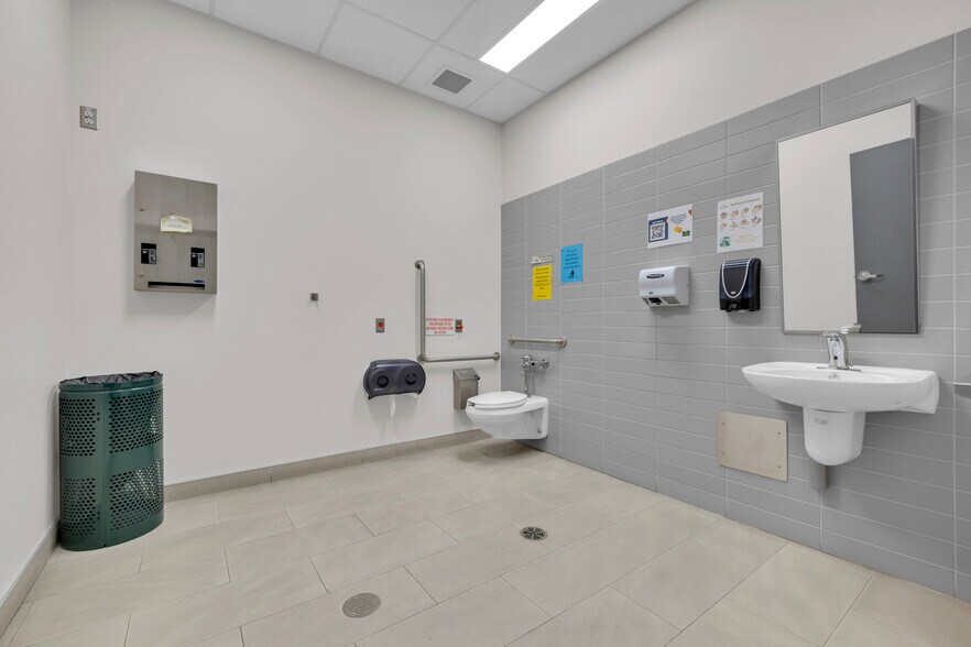 More Photos Of 1 Riverside Dr W, Windsor Office For Lease