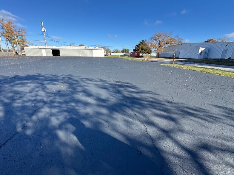 More Photos Of 300 N Marion St, Olathe Unknown For Lease