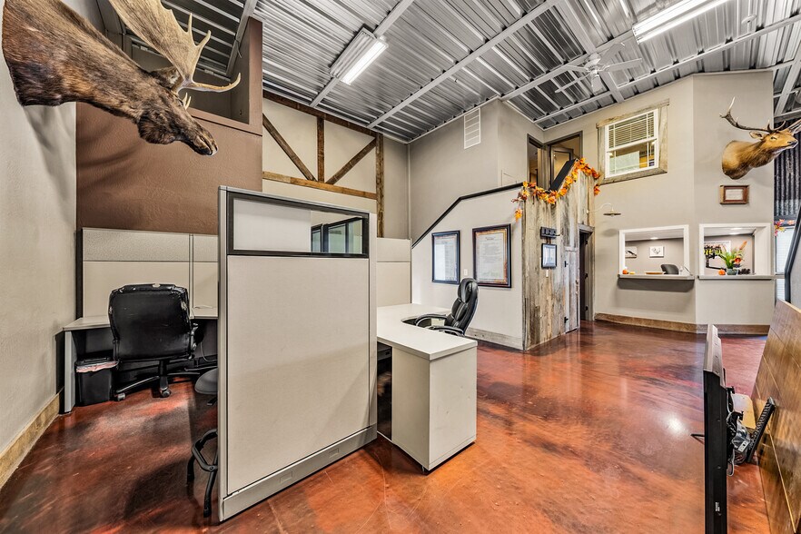 More Photos Of 3811 Crater Lake Hwy, Medford Warehouse For Sale