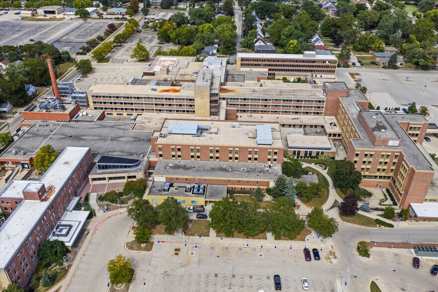 More Photos Of 2400 N Rockton Ave, Rockford Hospital For Lease