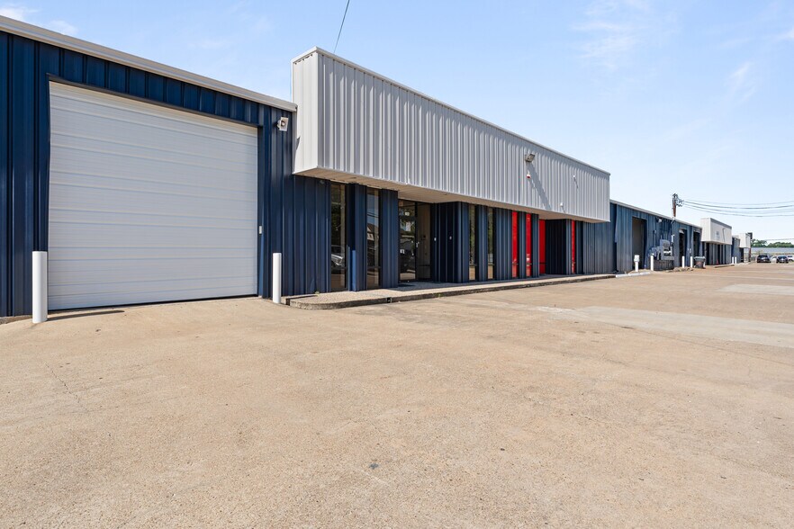 More Photos Of 1500 Brittmoore Rd, Houston Warehouse For Lease