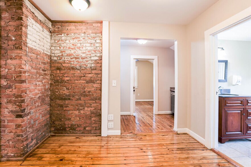 More Photos Of 113 Whitsett St, Greenville Office For Sale