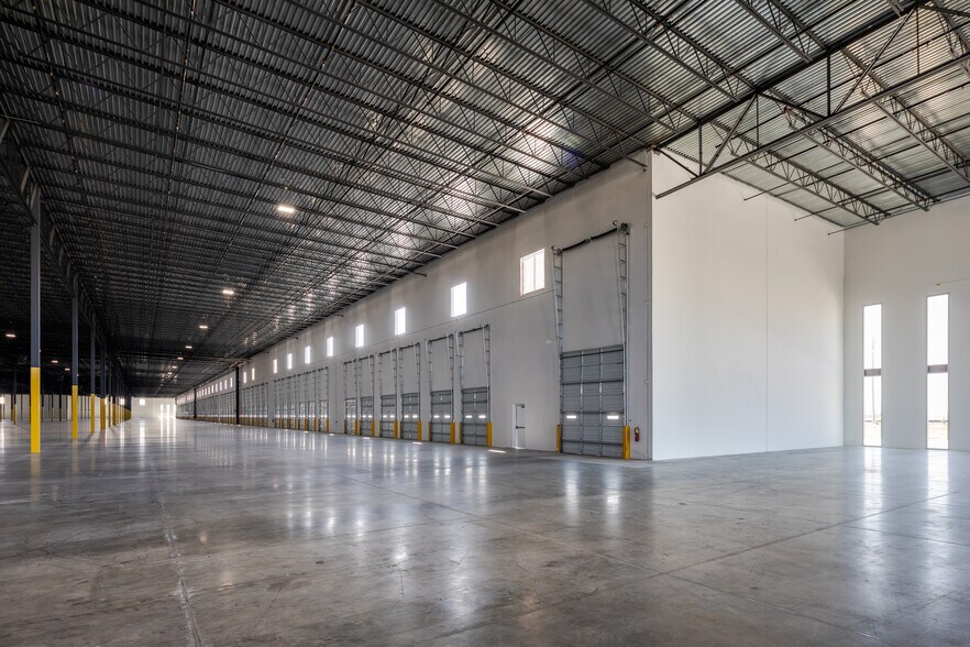 More Photos Of 1069 FM 3349, Taylor Distribution For Lease