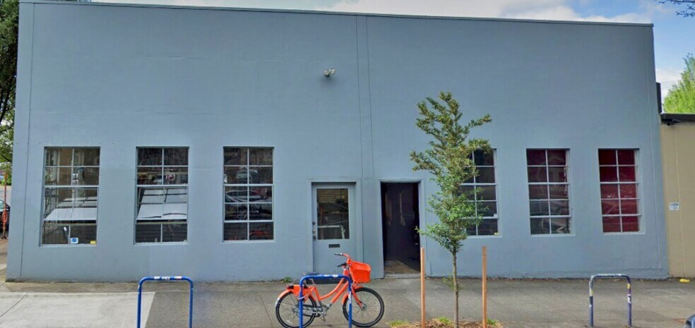 Primary Photo Of 734-736 SE Ankeny St, Portland Showroom For Sale