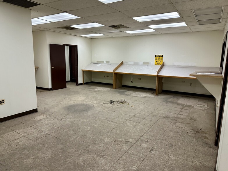 More Photos Of 400 Delancy St, Newark Warehouse For Lease