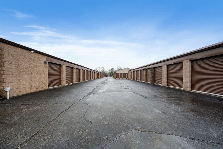 More Photos Of 14 Whittington Dr, Brownsburg Self Storage For Sale