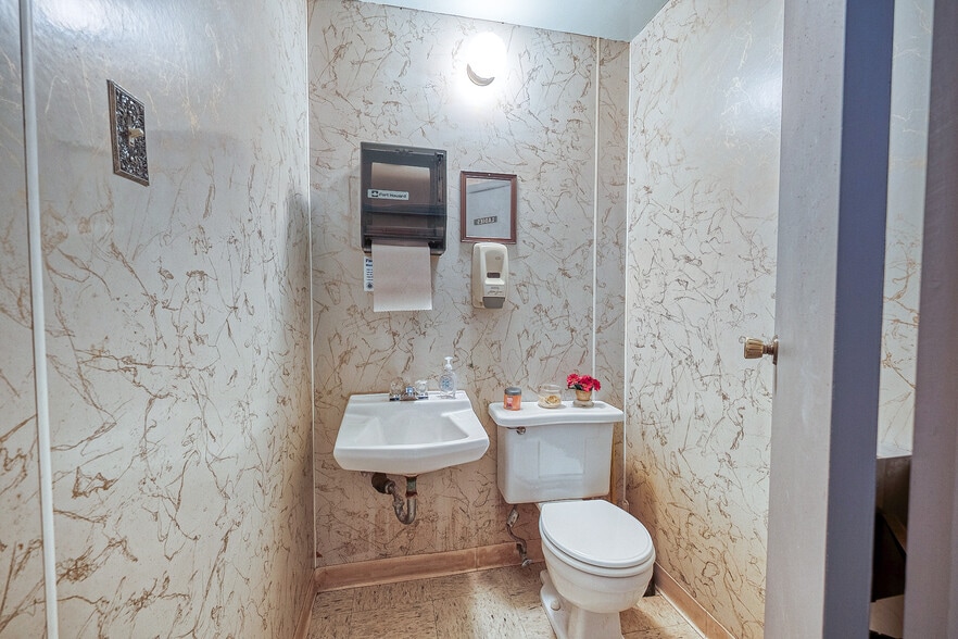 More Photos Of 936 Broadway, Pitcairn Restaurant For Sale