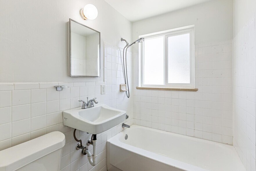 More Photos Of 1679-1695 Reed St, Lakewood Apartments For Sale