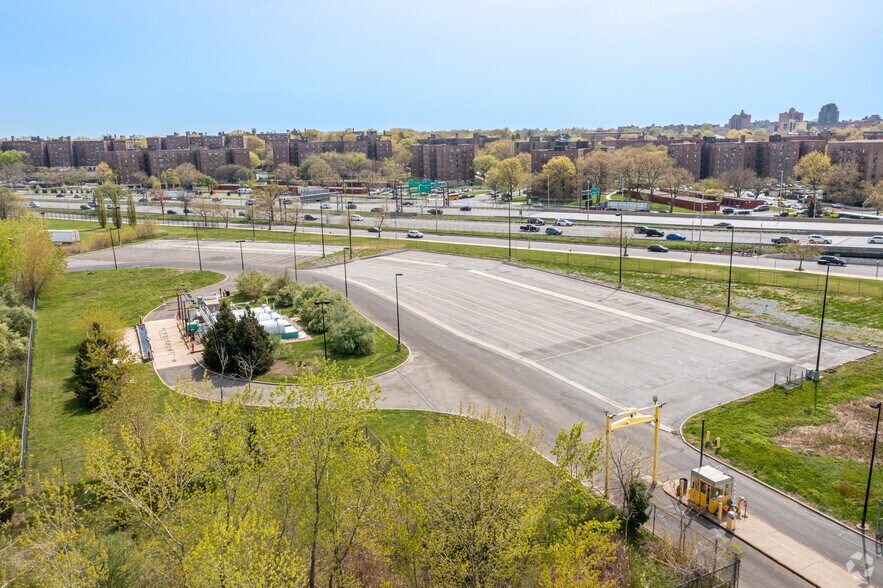 More Photos Of 25-70 Whitestone Expy, Whitestone Land For Lease