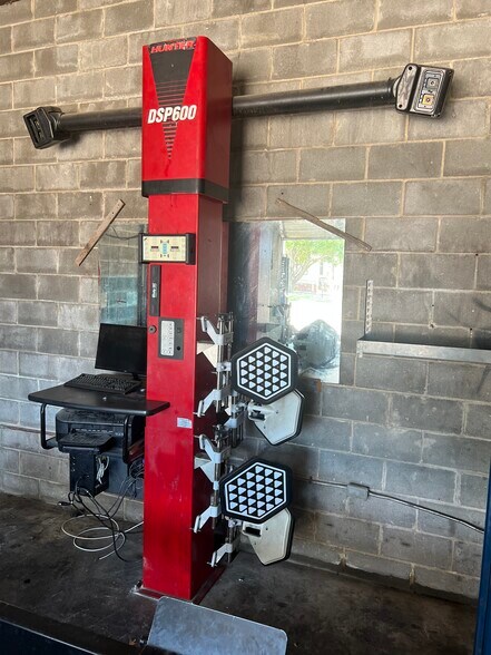 More Photos Of 424 W Henderson St, Cleburne Auto Dealership For Lease