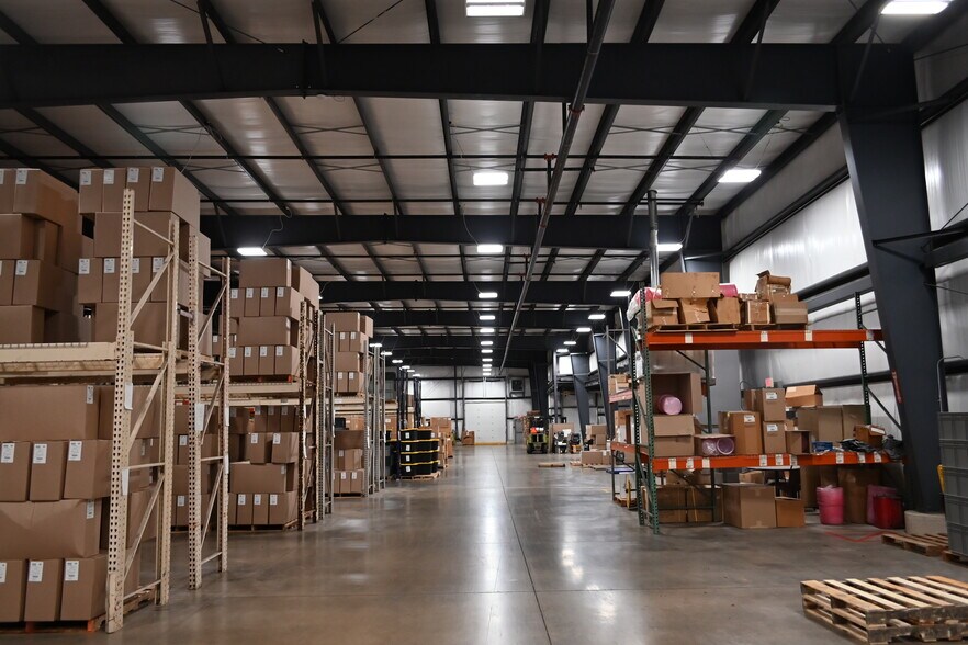 More Photos Of 1000 N Morton St, Portland Distribution For Sale