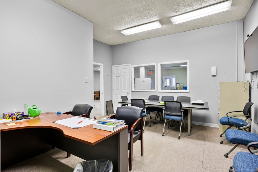 More Photos Of 433 N Pearl St, Albany Warehouse For Sale