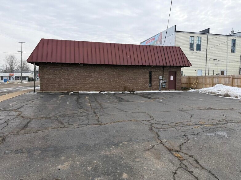 More Photos Of 129 N Main St, Tekonsha Freestanding For Sale