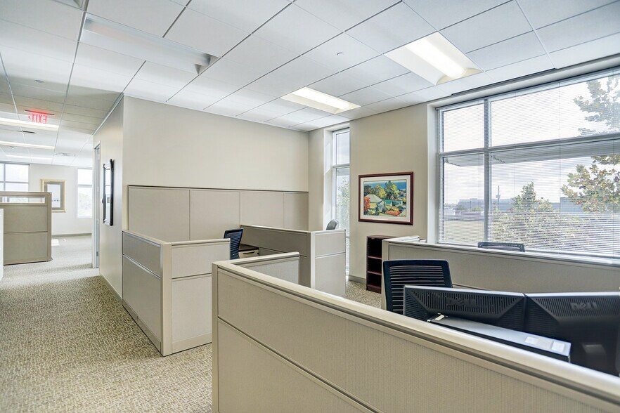 More Photos Of 10720 W Sam Houston Pky N, Houston Office For Lease