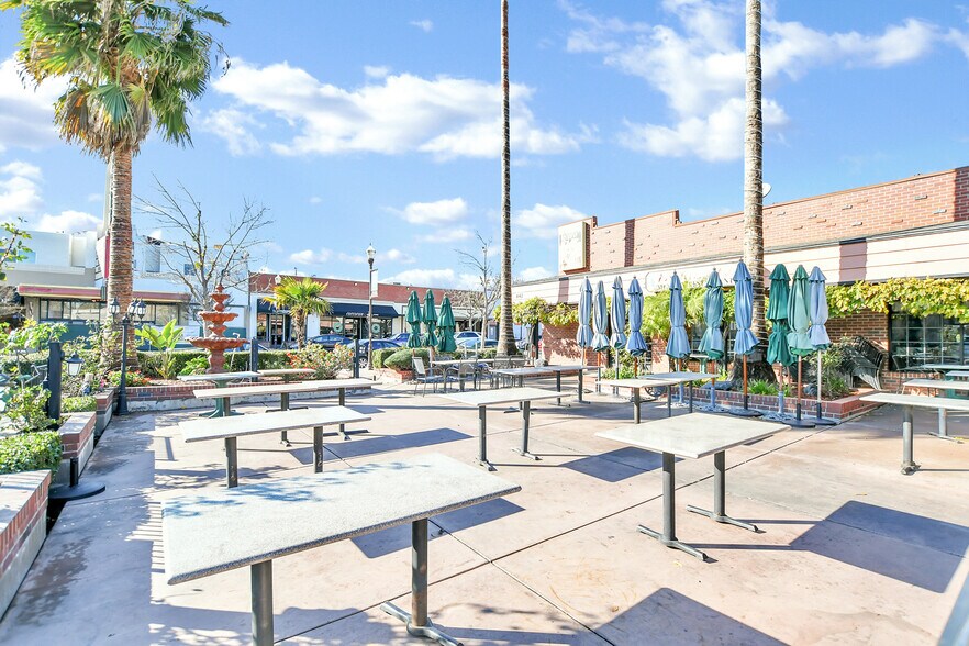 More Photos Of 234 Oak St, Brentwood Restaurant For Sale