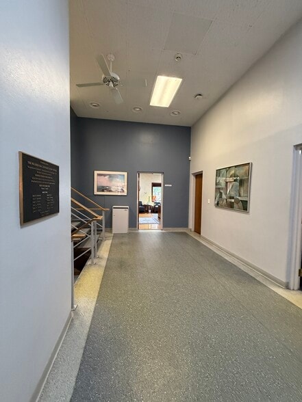 More Photos Of 706 N Main St, Rockford Medical For Lease