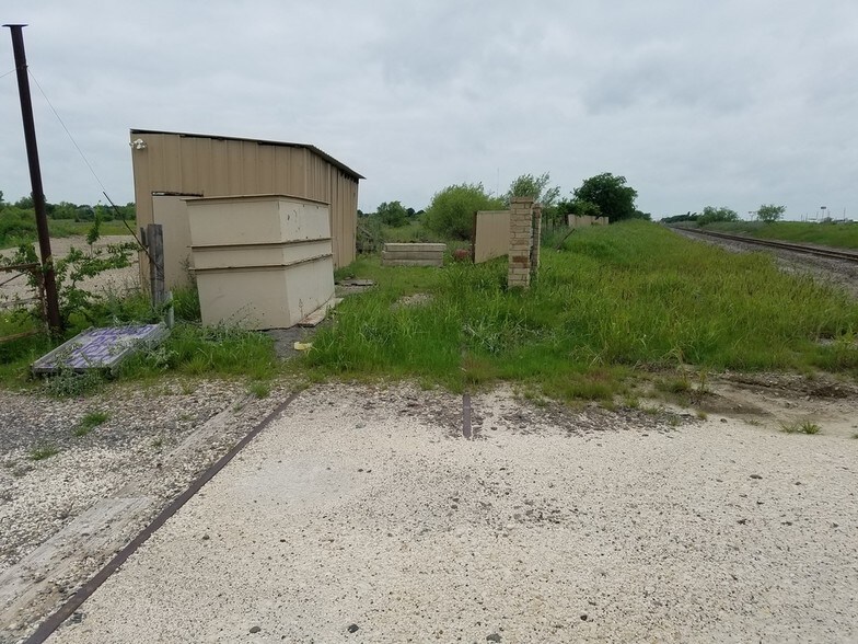 More Photos Of 501 Highway 67, Venus Land For Lease