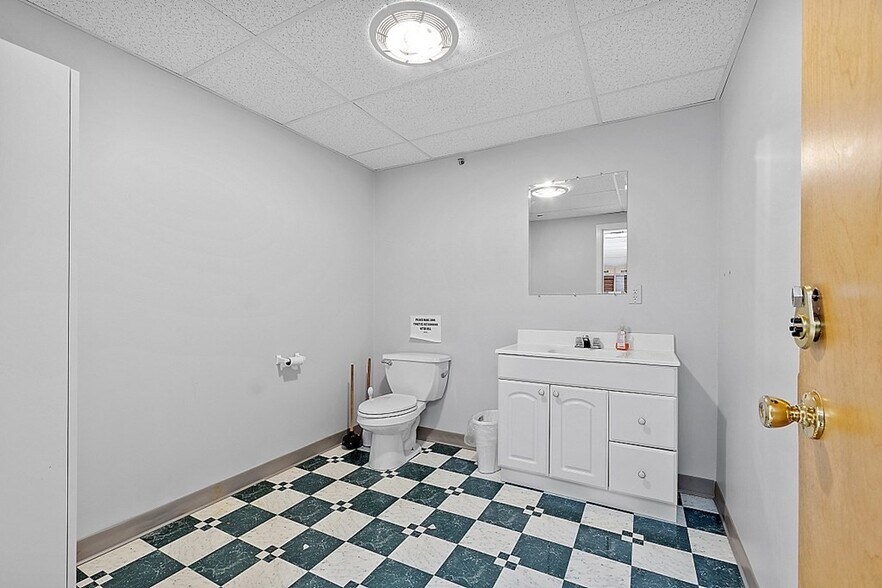 More Photos Of 141 Great Rd, Acton Storefront For Lease