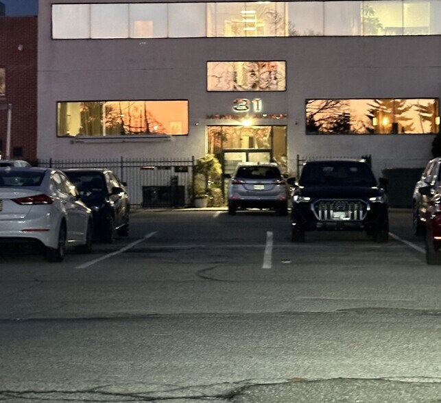 More Photos Of 31 Merrick Ave, Merrick Medical For Lease