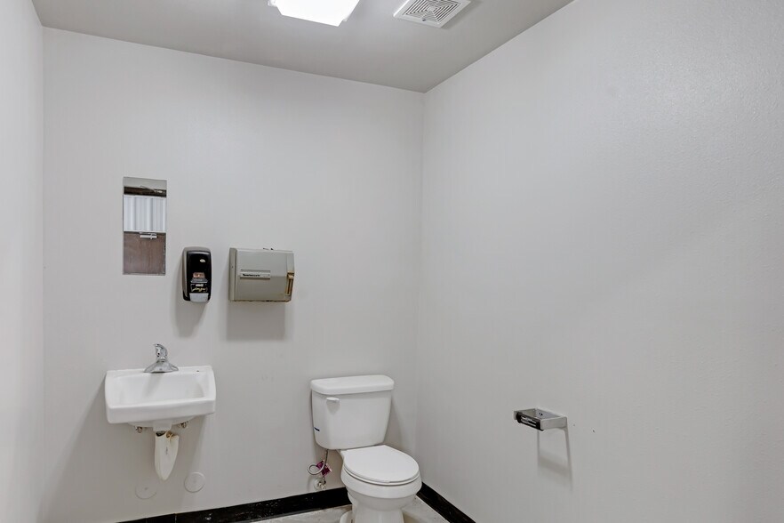 More Photos Of 600 Sioux Ave, Simla Manufacturing For Sale