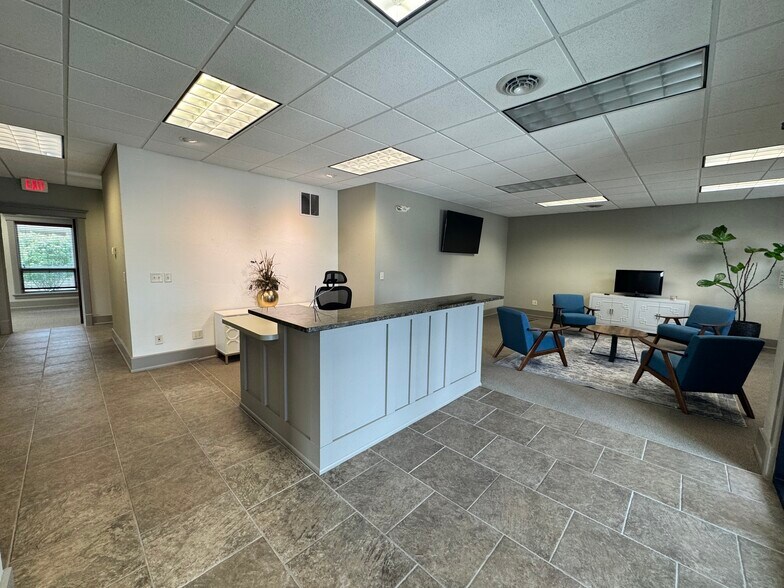 More Photos Of 1713 Tullamore Ave, Bloomington Medical For Lease