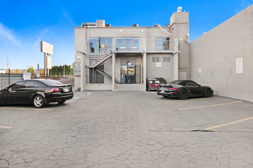 More Photos Of 19345-19347 Ventura Blvd, Tarzana Freestanding For Lease