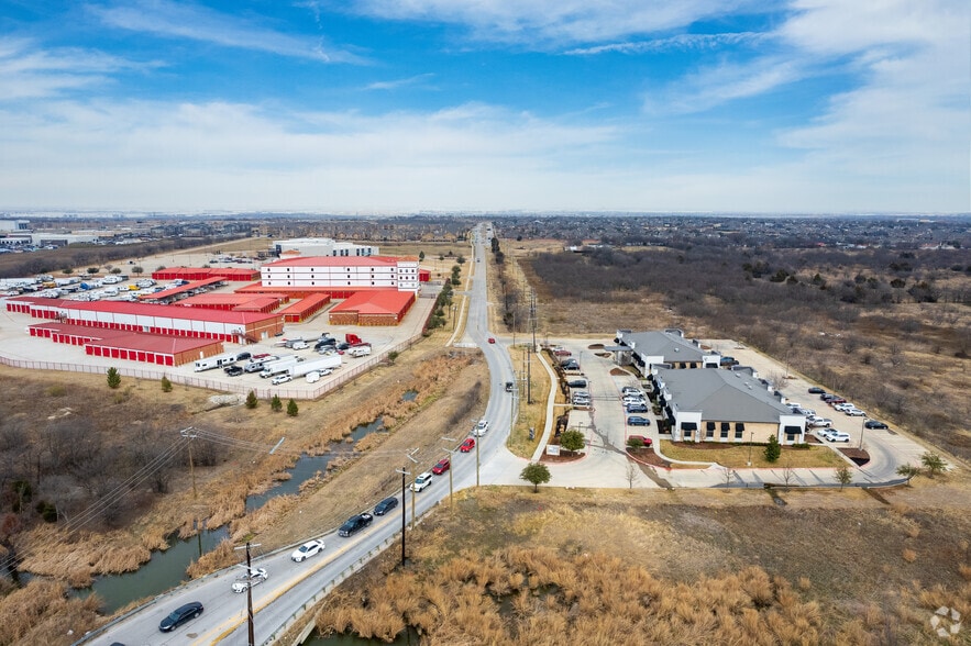 More Photos Of 10932 N Riverside Dr, Fort Worth Medical For Lease