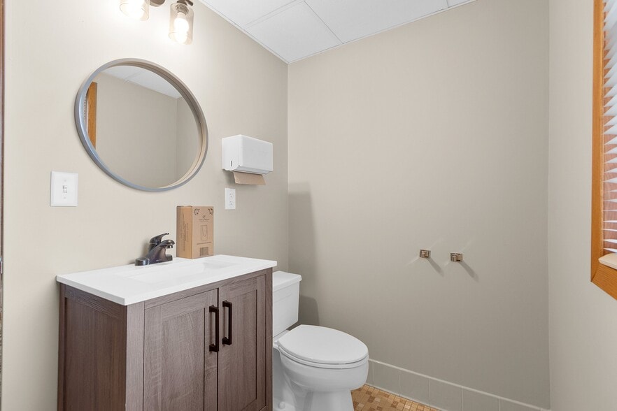 More Photos Of 621 W Lawrence St, Appleton Office For Lease