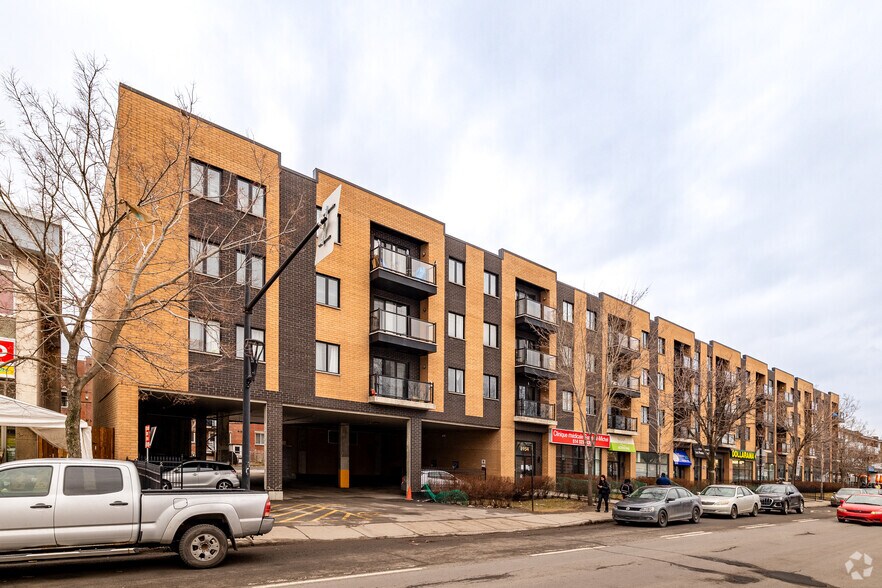 Primary Photo Of 8962 Boul Saint-Michel, Montréal Apartments For Sale