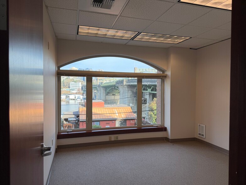 More Photos Of 3302 Fuhrman Ave E, Seattle Office For Lease