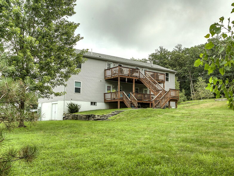 More Photos Of 692 South St, Highland Apartments For Sale