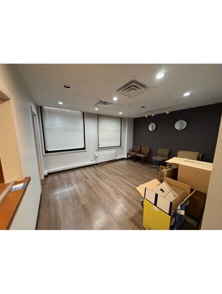 More Photos Of 111 N Wabash Ave, Chicago Office For Sale