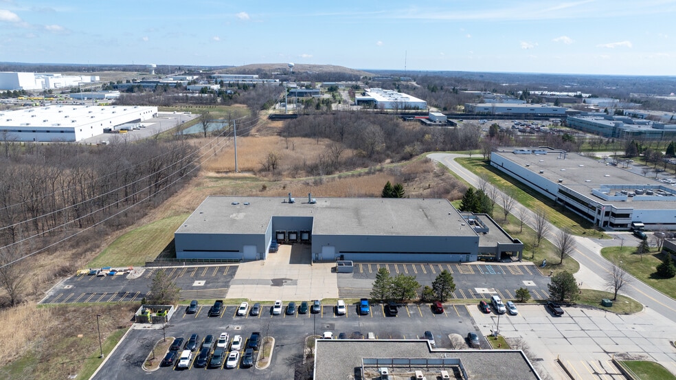 More Photos Of 4200 N Atlantic Blvd, Auburn Hills Manufacturing For Lease