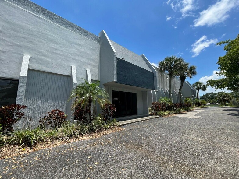 More Photos Of 6500 NW 15th Ave, Fort Lauderdale Light Manufacturing For Lease
