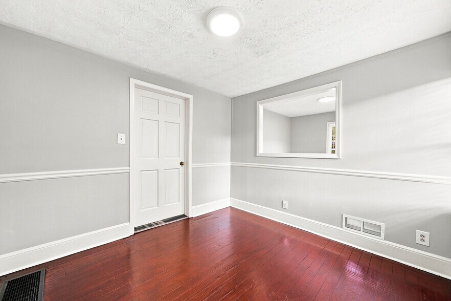 More Photos Of 255 Norcross St, Roswell Office For Lease