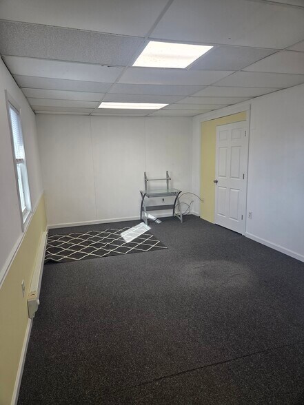 More Photos Of 2 Industrial Dr, Phillipsburg Warehouse For Lease