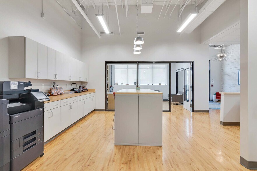 More Photos Of 3000 Race St, Fort Worth Office For Lease