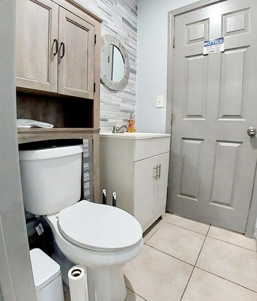 More Photos Of 1115 Dickinson Ave, Dickinson Veterinarian Kennel For Sale