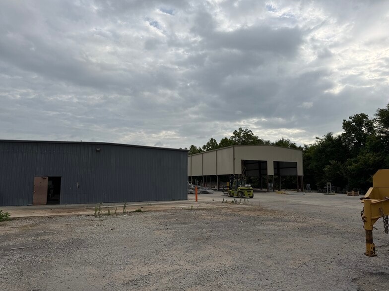 More Photos Of 3502 E Governor John Sevier Hwy, Knoxville Office For Lease