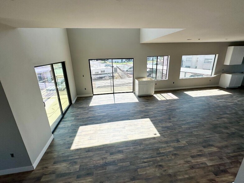More Photos Of 11830 N 28th Dr, Phoenix Apartments For Sale