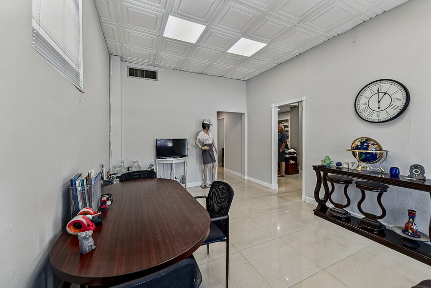 More Photos Of 30 SW 5th Ct, Pompano Beach Flex For Sale