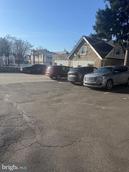 More Photos Of 820 E Vernon Rd, Philadelphia Office For Sale