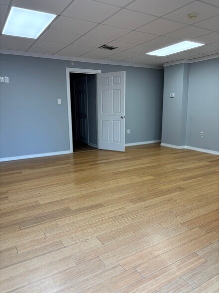 More Photos Of 13-15 Henry Ave, Feasterville Trevose Unknown For Lease