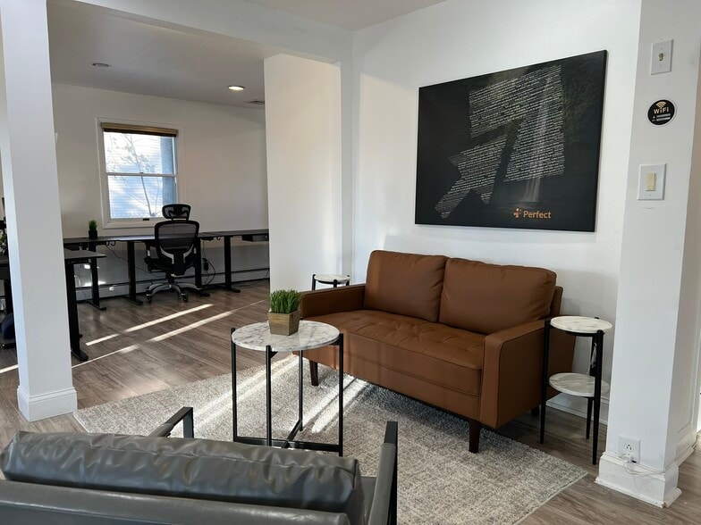 More Photos Of 354 Kingston Rd, Parsippany Office Residential For Lease