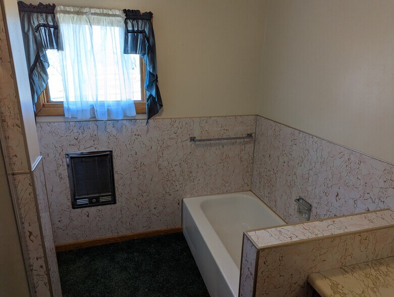 More Photos Of 340 Elm St E, Canova Sports And Entertainment For Sale