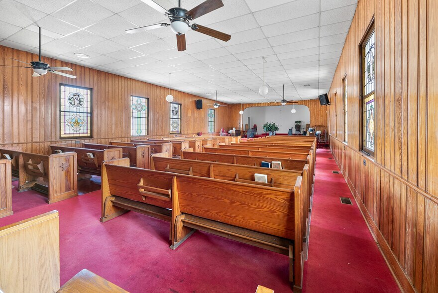 More Photos Of 902 W 36th St, Savannah Religious Facility For Lease