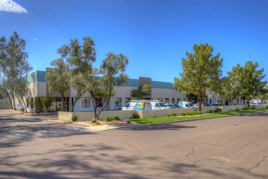 More Photos Of 1750 S Los Feliz Dr, Tempe Distribution For Lease