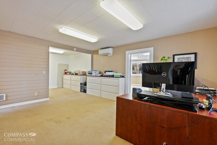 More Photos Of 204 NE 4th St, Bend Office For Sale