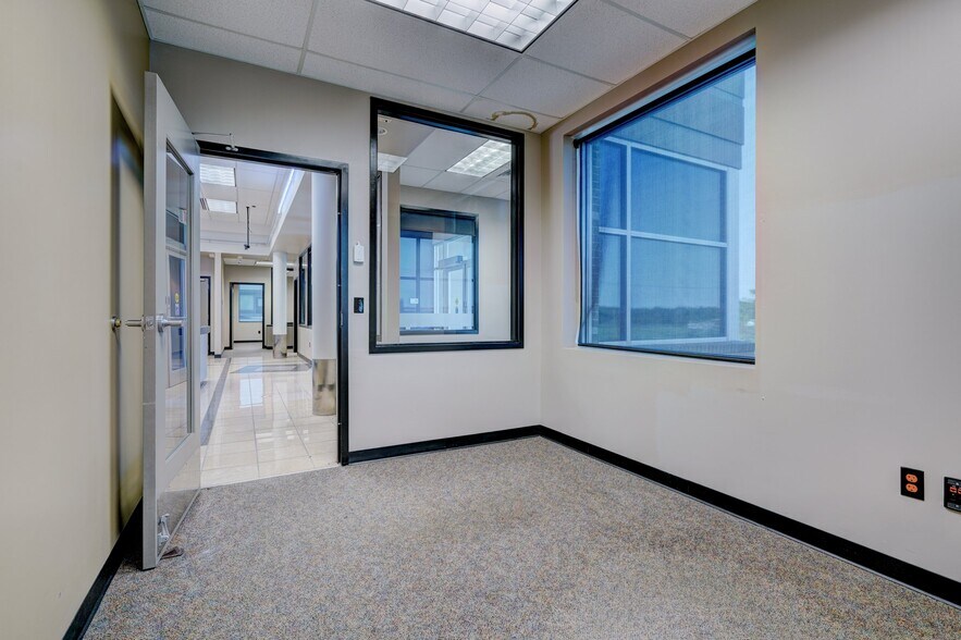 More Photos Of 14900 SE 29th St, Choctaw Bank For Lease